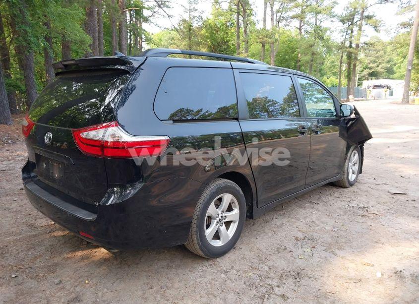 Photo 4 of 2019 Toyota Sienna LE 7 PASSENGER/LE 8 PASSENGER (VIN 5TDKZ3DC7KS008763)