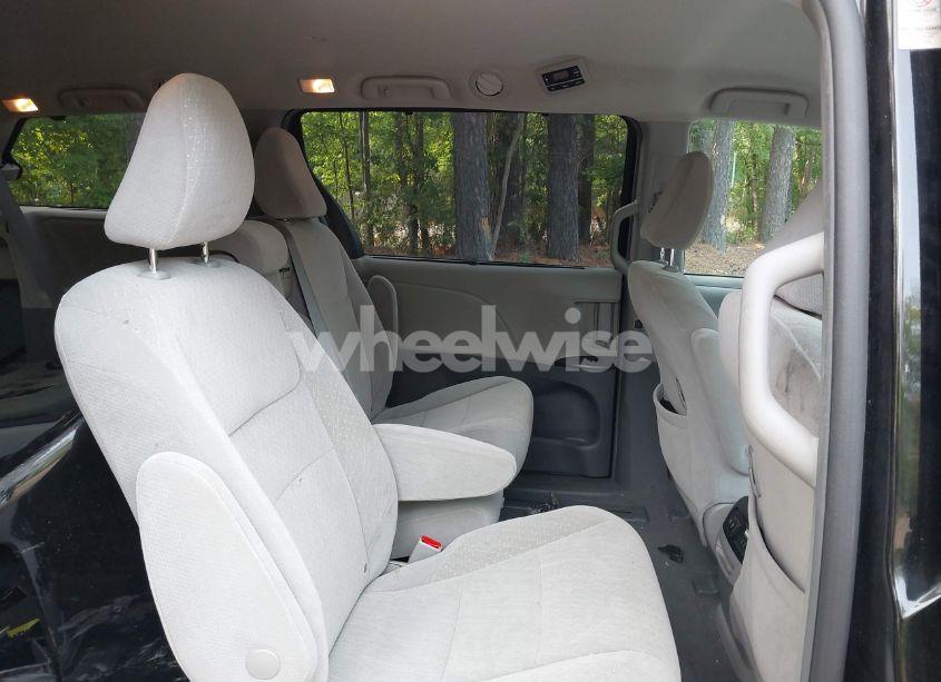 Photo 8 of 2019 Toyota Sienna LE 7 PASSENGER/LE 8 PASSENGER (VIN 5TDKZ3DC7KS008763)