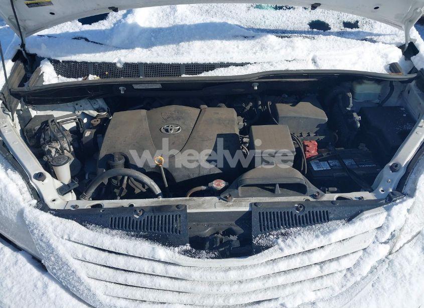 Photo 10 of 2017 Toyota Sienna LE 8 PASSENGER (VIN 5TDKZ3DC8HS856837)