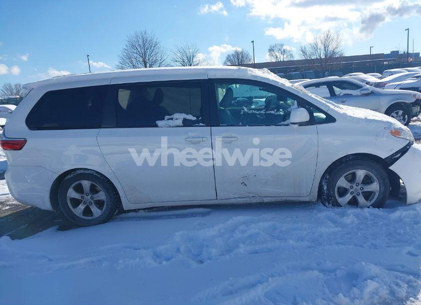 Photo 13 of 2017 Toyota Sienna LE 8 PASSENGER (VIN 5TDKZ3DC8HS856837)