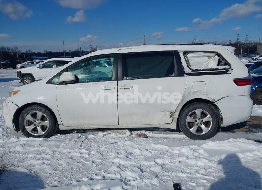 Photo 14 of 2017 Toyota Sienna LE 8 PASSENGER (VIN 5TDKZ3DC8HS856837)