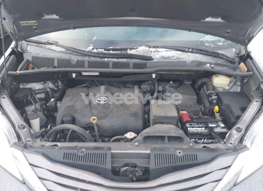 Photo 10 of 2017 Toyota Sienna LE 8 PASSENGER (VIN 5TDKZ3DC8HS870804)