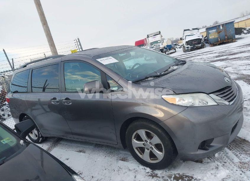 Photo 13 of 2017 Toyota Sienna LE 8 PASSENGER (VIN 5TDKZ3DC8HS870804)