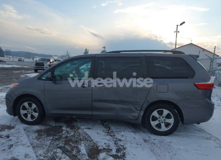 Photo 14 of 2017 Toyota Sienna LE 8 PASSENGER (VIN 5TDKZ3DC8HS870804)