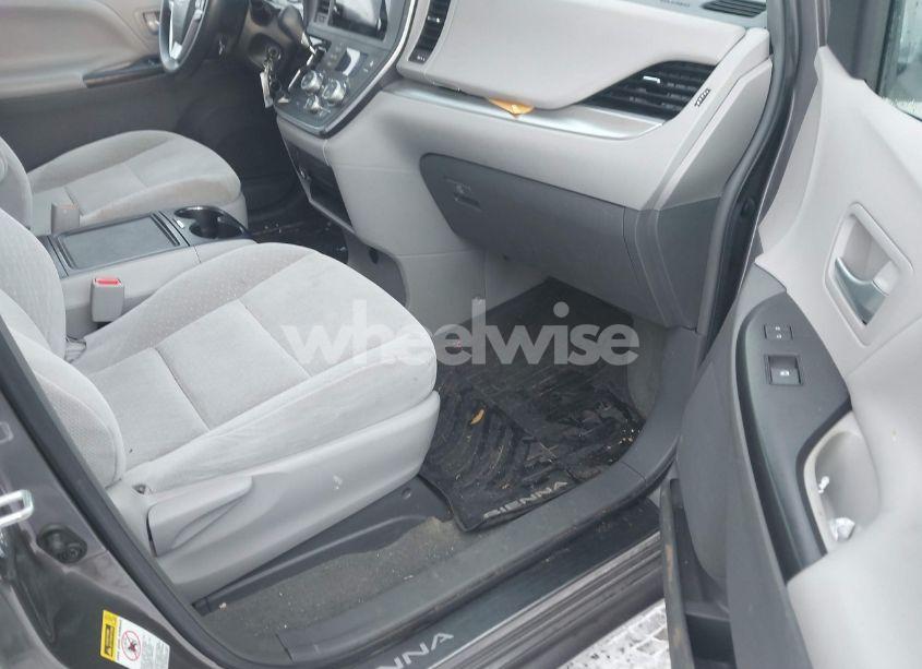 Photo 5 of 2017 Toyota Sienna LE 8 PASSENGER (VIN 5TDKZ3DC8HS870804)