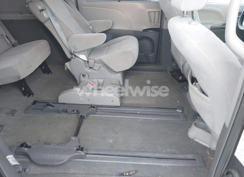 Photo 8 of 2017 Toyota Sienna LE 8 PASSENGER (VIN 5TDKZ3DC8HS870804)