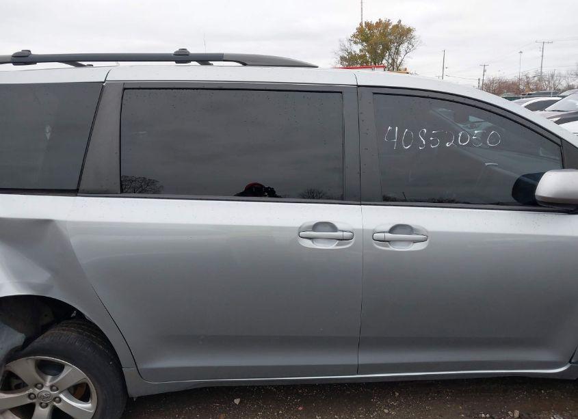 Photo 13 of 2017 Toyota Sienna LE 8 PASSENGER (VIN 5TDKZ3DC8HS875310)