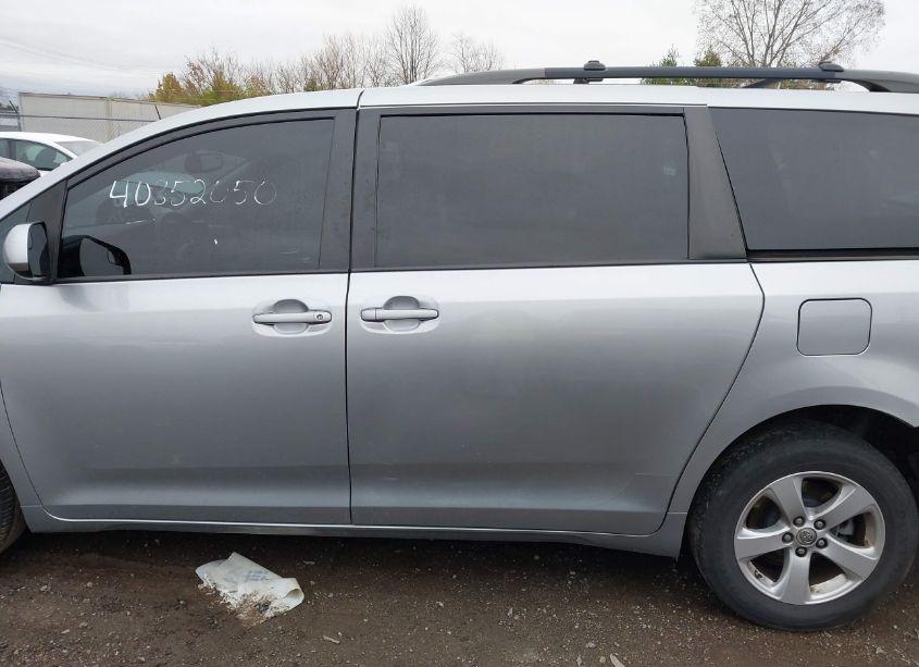 Photo 14 of 2017 Toyota Sienna LE 8 PASSENGER (VIN 5TDKZ3DC8HS875310)