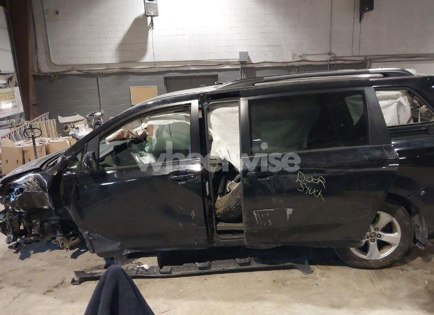 Photo 15 of 2018 Toyota Sienna LE 8 PASSENGER (VIN 5TDKZ3DC8JS956555)