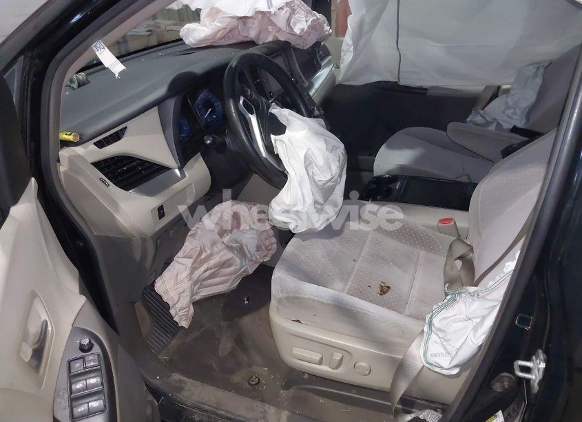 Photo 5 of 2018 Toyota Sienna LE 8 PASSENGER (VIN 5TDKZ3DC8JS956555)