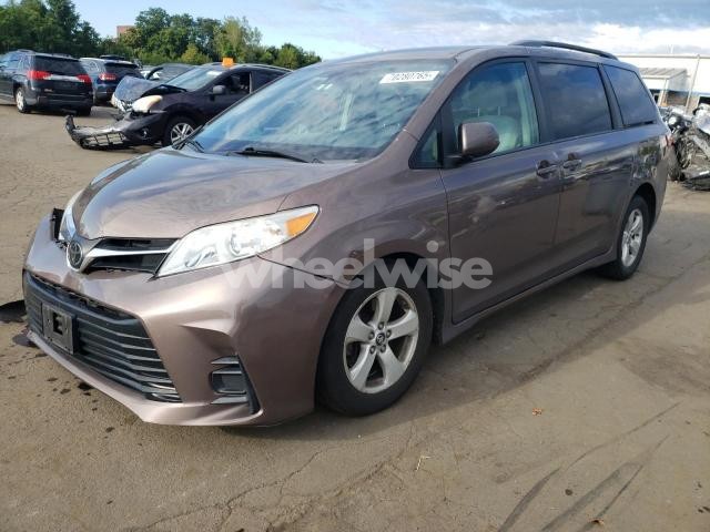 2019 TOYOTA SIENNA LE (VIN 5TDKZ3DC8KS972806) main photo