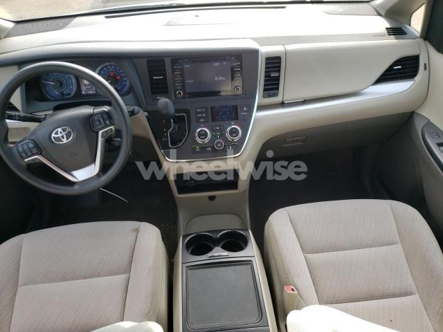 Photo 3 of 2019 TOYOTA SIENNA LE (VIN 5TDKZ3DC8KS972806)