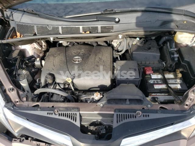 Photo 5 of 2019 TOYOTA SIENNA LE (VIN 5TDKZ3DC8KS972806)