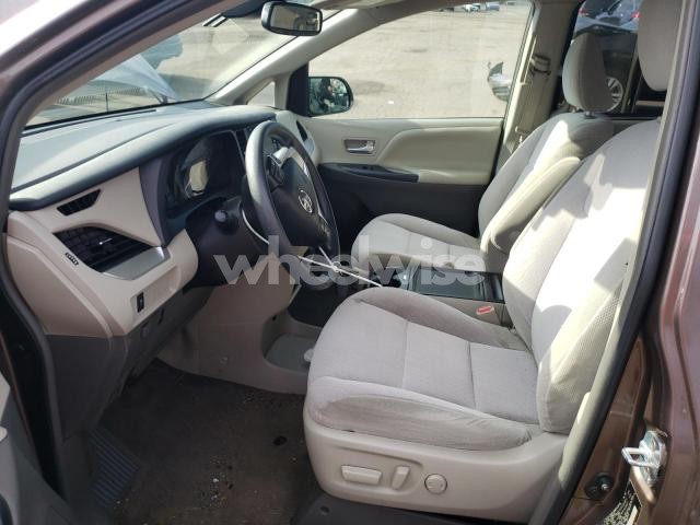 Photo 7 of 2019 TOYOTA SIENNA LE (VIN 5TDKZ3DC8KS972806)