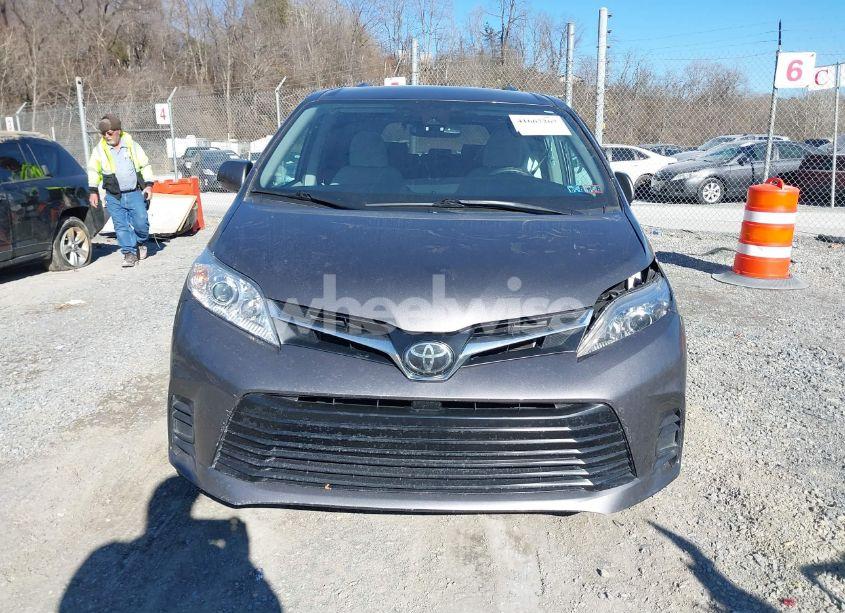 Photo 12 of 2020 Toyota Sienna LE (VIN 5TDKZ3DC8LS051445)