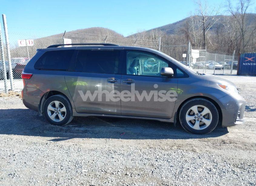Photo 13 of 2020 Toyota Sienna LE (VIN 5TDKZ3DC8LS051445)