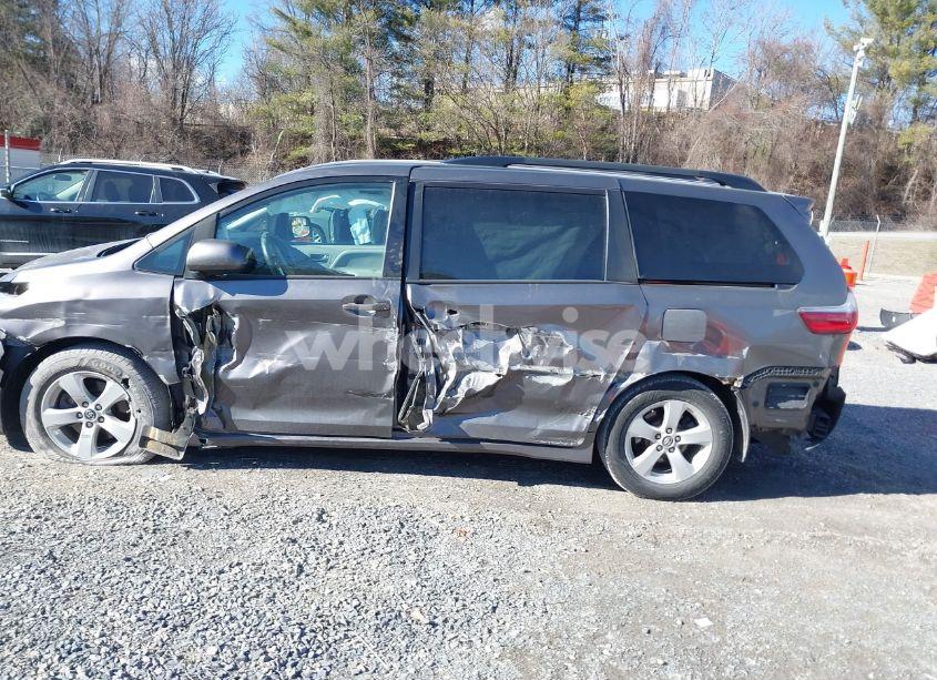 Photo 14 of 2020 Toyota Sienna LE (VIN 5TDKZ3DC8LS051445)