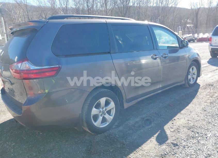 Photo 4 of 2020 Toyota Sienna LE (VIN 5TDKZ3DC8LS051445)