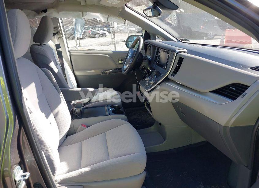 Photo 5 of 2020 Toyota Sienna LE (VIN 5TDKZ3DC8LS051445)