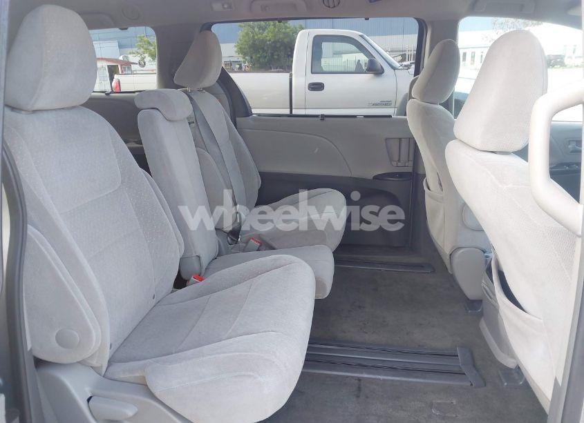 Photo 8 of 2017 Toyota Sienna LE 8 PASSENGER (VIN 5TDKZ3DC9HS787754)
