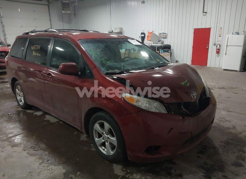 Photo 6 of 2017 Toyota Sienna LE 8 PASSENGER (VIN 5TDKZ3DC9HS814824)