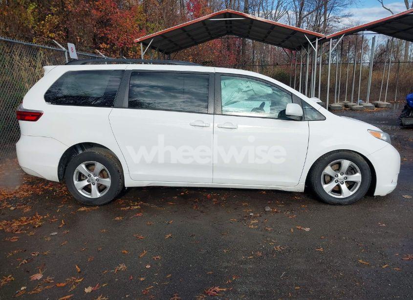 Photo 13 of 2017 Toyota Sienna LE 8 PASSENGER (VIN 5TDKZ3DC9HS875204)