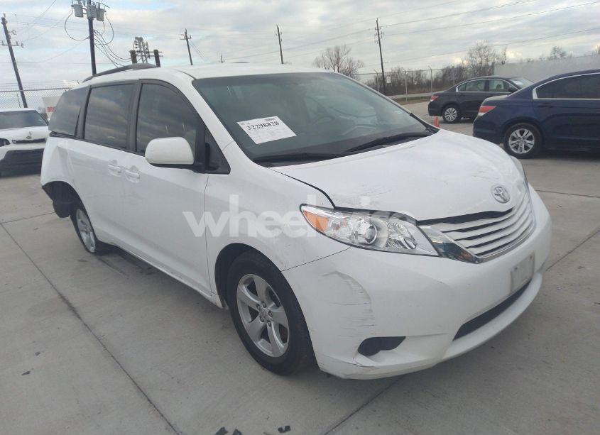 2017 Toyota Sienna LE 8 PASSENGER (VIN 5TDKZ3DC9HS885425) main photo
