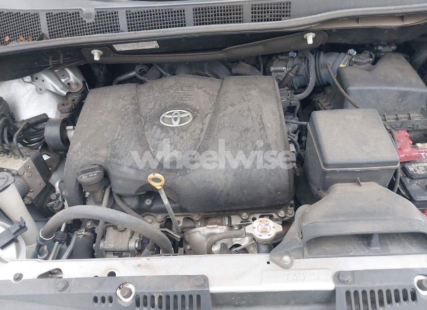 Photo 10 of 2018 Toyota Sienna LE 8 PASSENGER (VIN 5TDKZ3DC9JS928344)