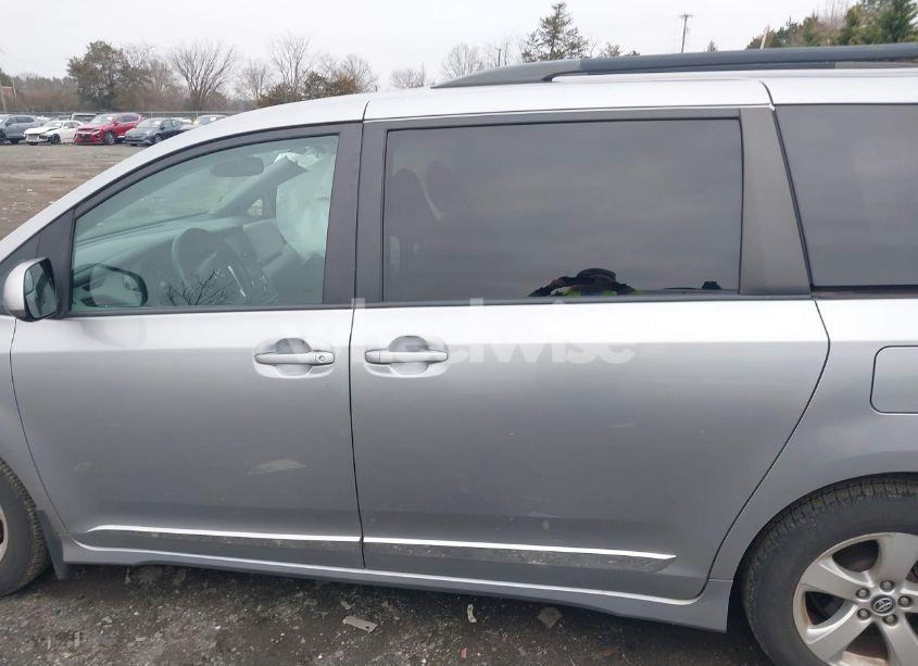 Photo 14 of 2018 Toyota Sienna LE 8 PASSENGER (VIN 5TDKZ3DC9JS928344)