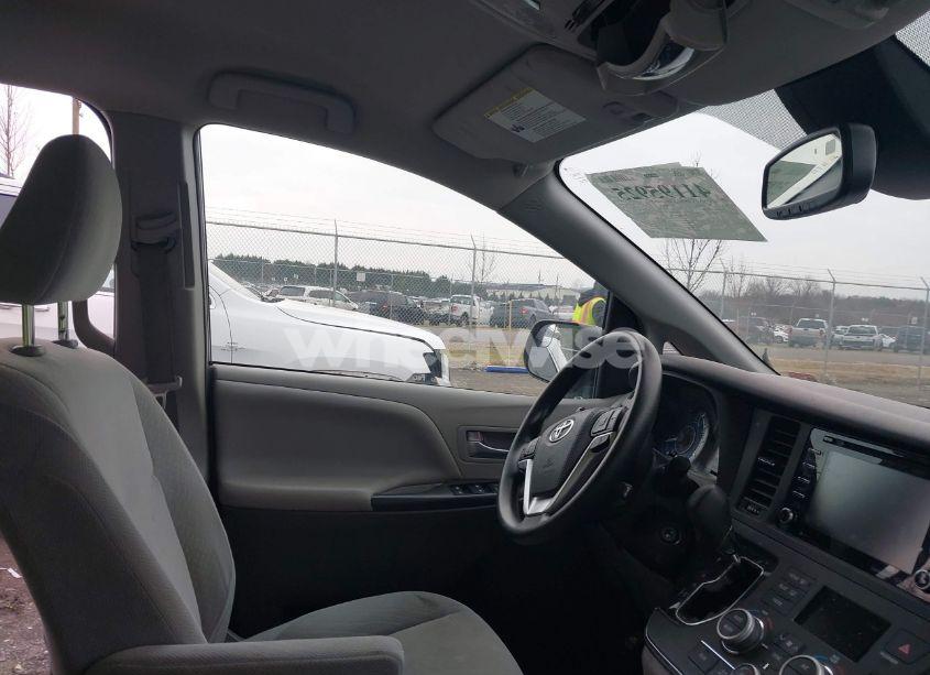 Photo 5 of 2018 Toyota Sienna LE 8 PASSENGER (VIN 5TDKZ3DC9JS928344)