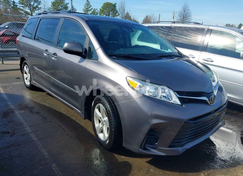 2019 Toyota Sienna LE 8 PASSENGER (VIN 5TDKZ3DC9KS003158) main photo