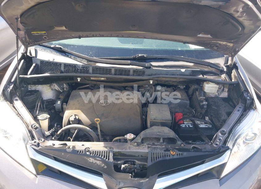 Photo 10 of 2019 Toyota Sienna LE 8 PASSENGER (VIN 5TDKZ3DC9KS003158)