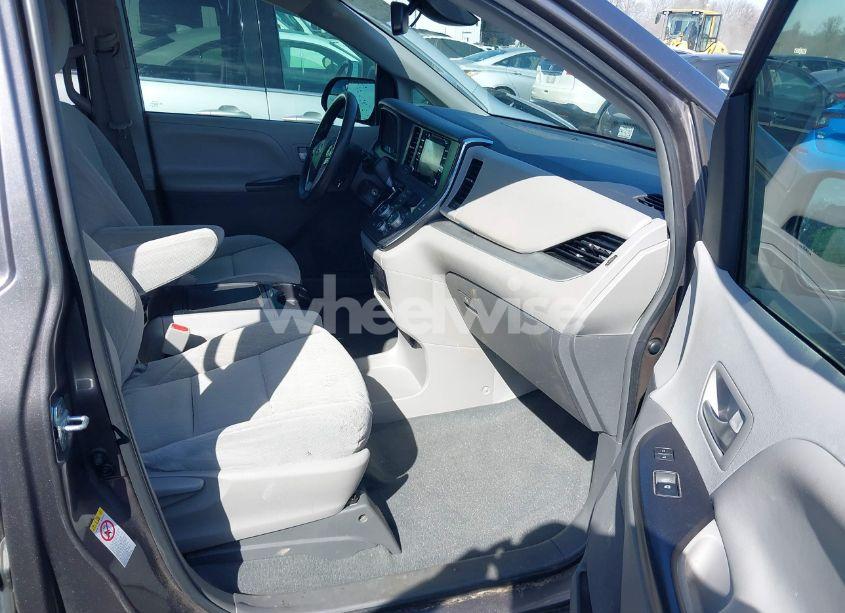 Photo 5 of 2019 Toyota Sienna LE 8 PASSENGER (VIN 5TDKZ3DC9KS003158)