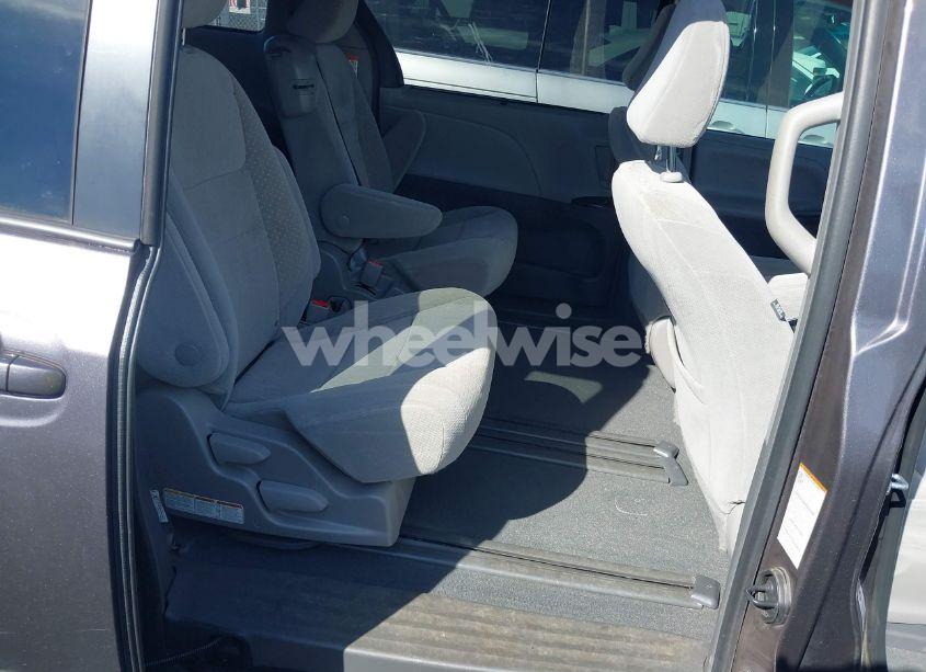 Photo 8 of 2019 Toyota Sienna LE 8 PASSENGER (VIN 5TDKZ3DC9KS003158)