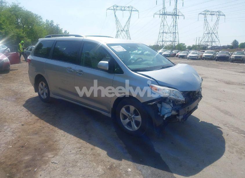 2019 Toyota Sienna LE 8 PASSENGER (VIN 5TDKZ3DC9KS981398) main photo