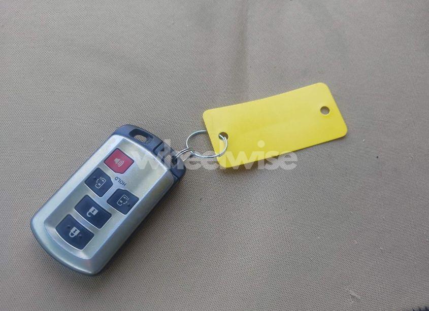 Photo 11 of 2019 Toyota Sienna LE 8 PASSENGER (VIN 5TDKZ3DC9KS981398)