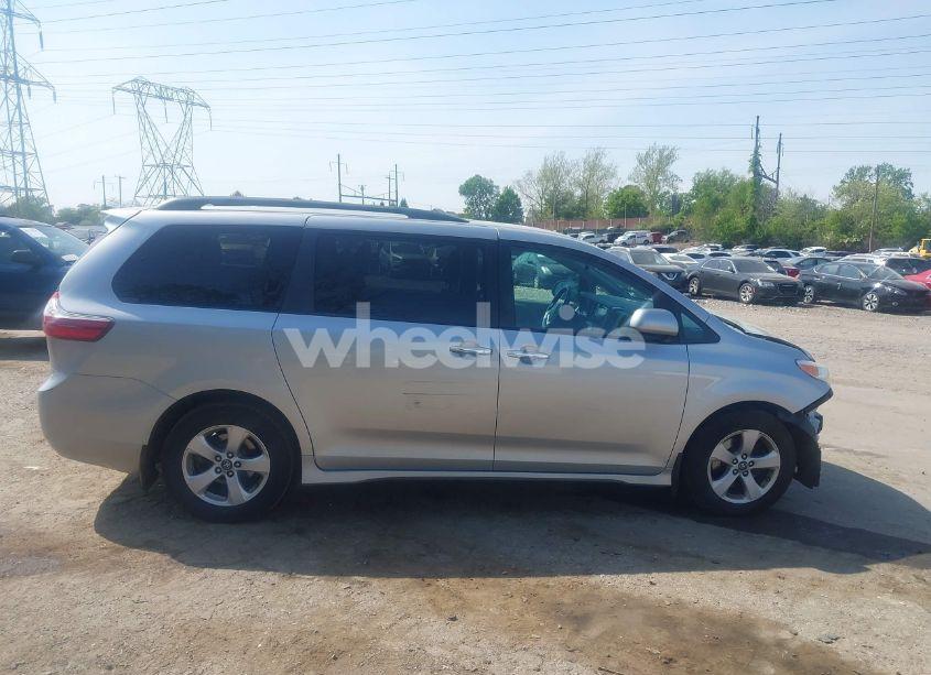 Photo 13 of 2019 Toyota Sienna LE 8 PASSENGER (VIN 5TDKZ3DC9KS981398)