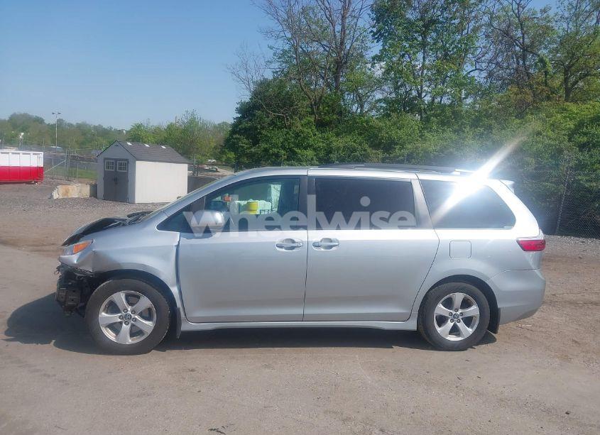 Photo 14 of 2019 Toyota Sienna LE 8 PASSENGER (VIN 5TDKZ3DC9KS981398)