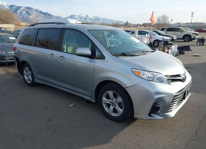2020 Toyota Sienna LE (VIN 5TDKZ3DC9LS046500) main photo