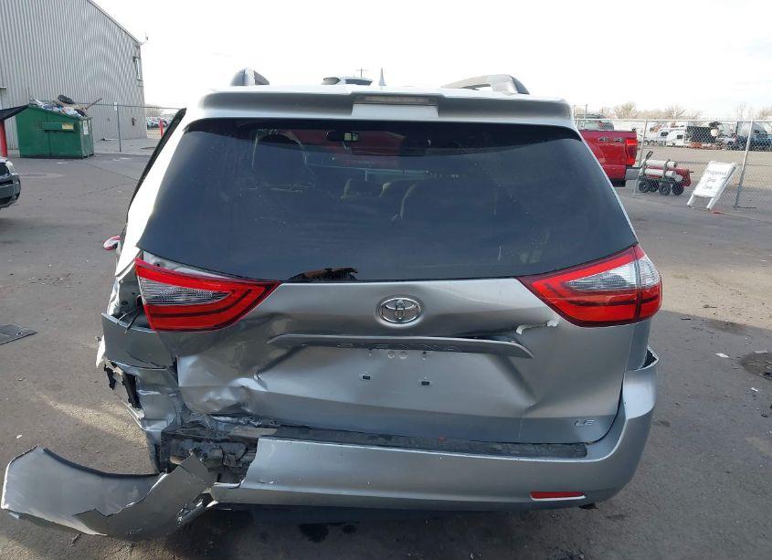 Photo 16 of 2020 Toyota Sienna LE (VIN 5TDKZ3DC9LS046500)