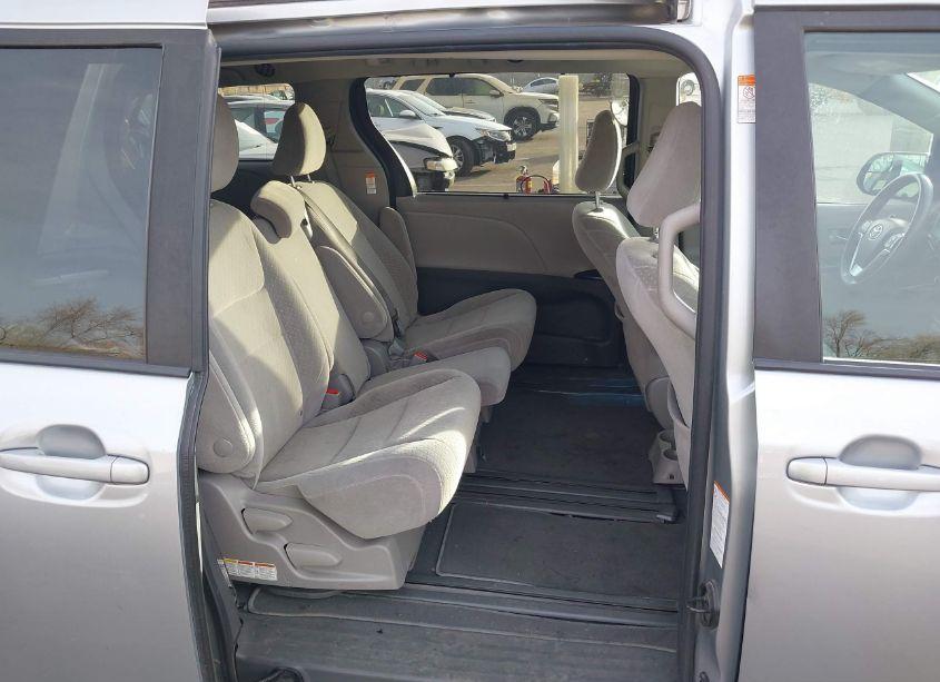 Photo 8 of 2020 Toyota Sienna LE (VIN 5TDKZ3DC9LS046500)