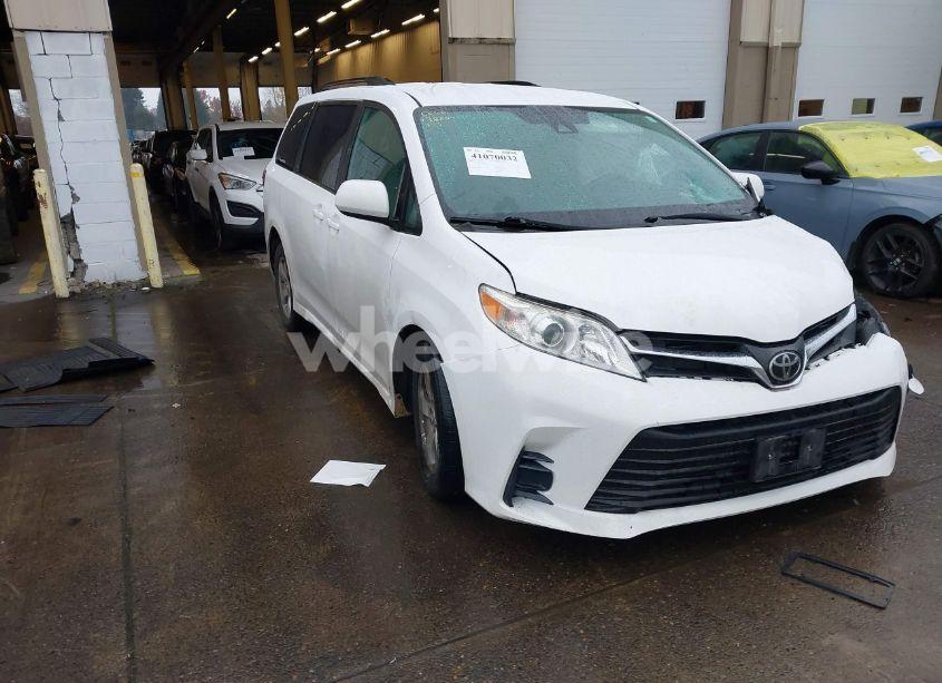 2020 Toyota Sienna LE (VIN 5TDKZ3DC9LS050403) main photo