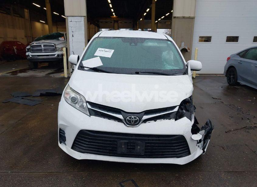 Photo 12 of 2020 Toyota Sienna LE (VIN 5TDKZ3DC9LS050403)