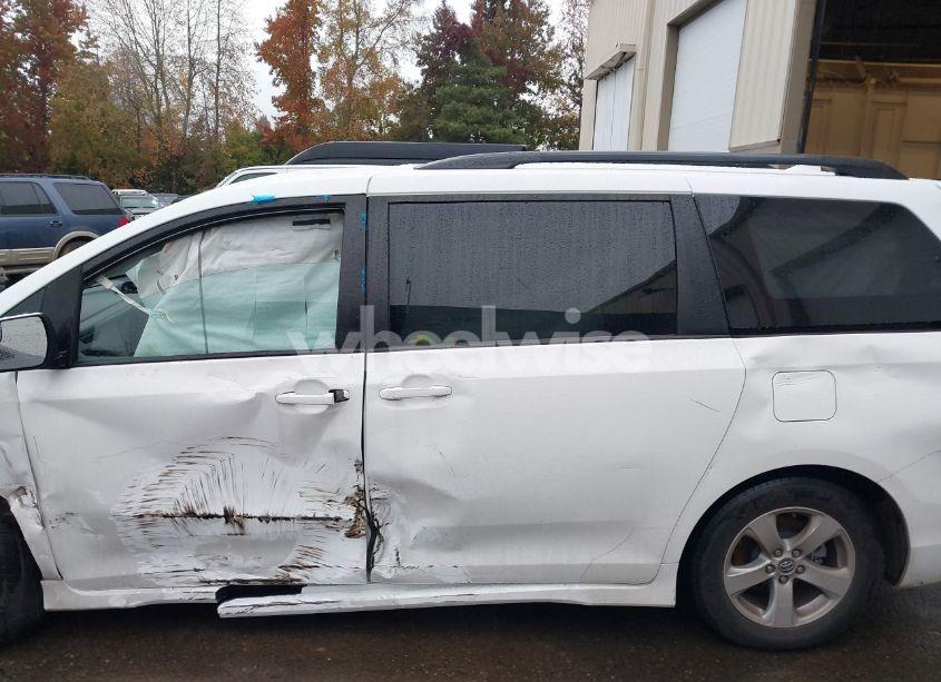 Photo 14 of 2020 Toyota Sienna LE (VIN 5TDKZ3DC9LS050403)