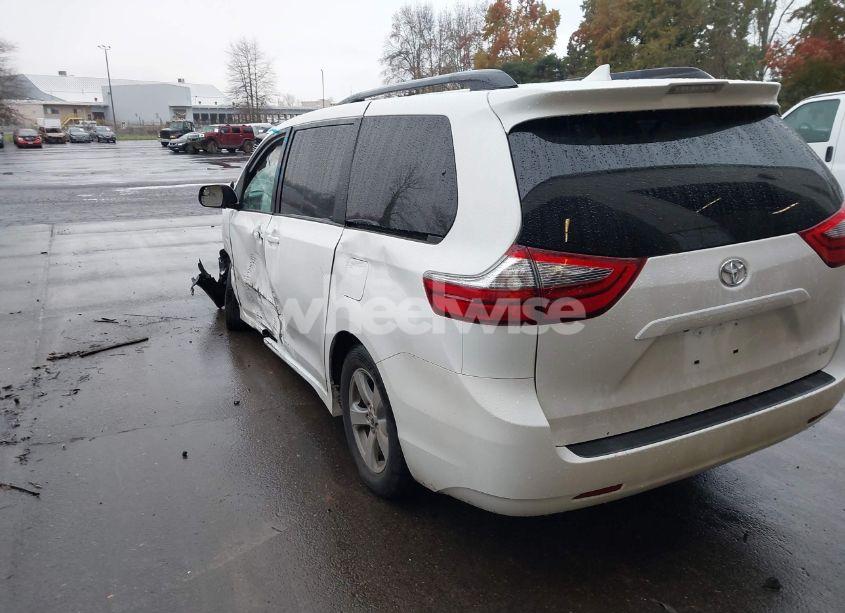 Photo 3 of 2020 Toyota Sienna LE (VIN 5TDKZ3DC9LS050403)