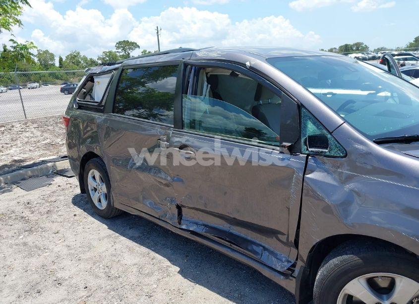 Photo 6 of 2020 Toyota Sienna LE (VIN 5TDKZ3DC9LS086866)