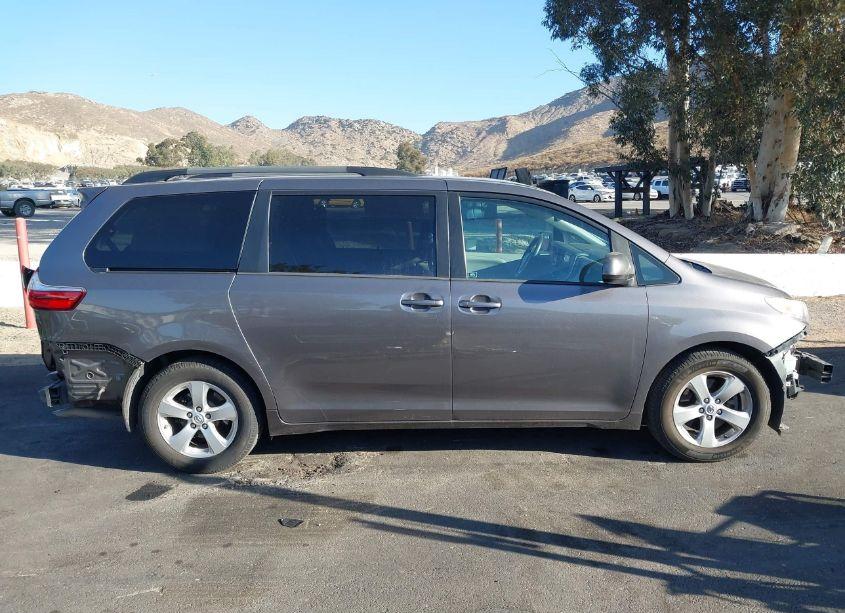 Photo 14 of 2017 Toyota Sienna LE 8 PASSENGER (VIN 5TDKZ3DCXHS769358)