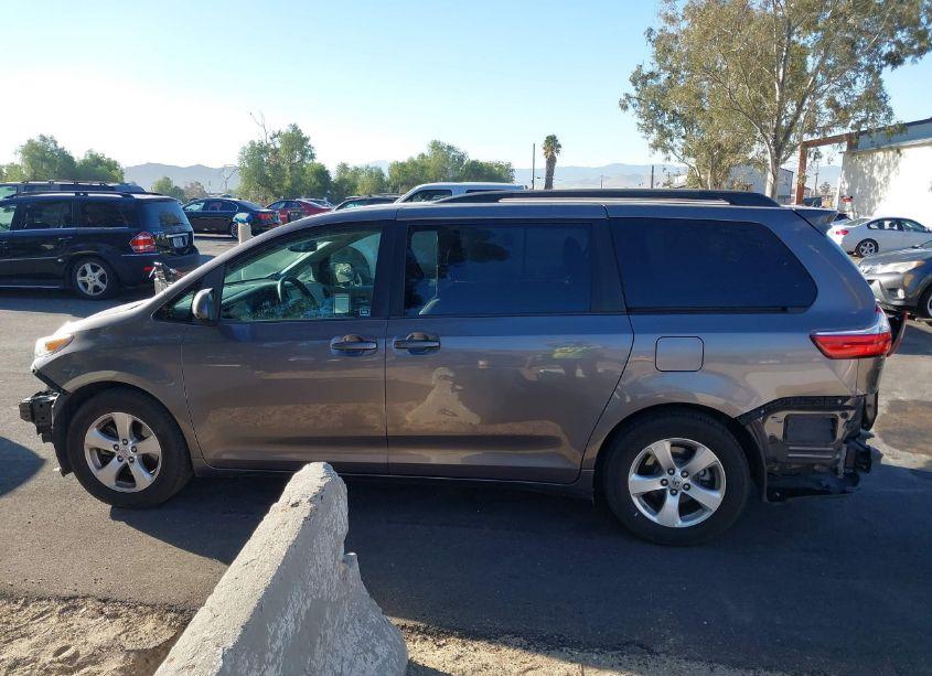 Photo 15 of 2017 Toyota Sienna LE 8 PASSENGER (VIN 5TDKZ3DCXHS769358)