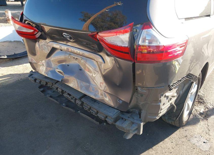 Photo 18 of 2017 Toyota Sienna LE 8 PASSENGER (VIN 5TDKZ3DCXHS769358)