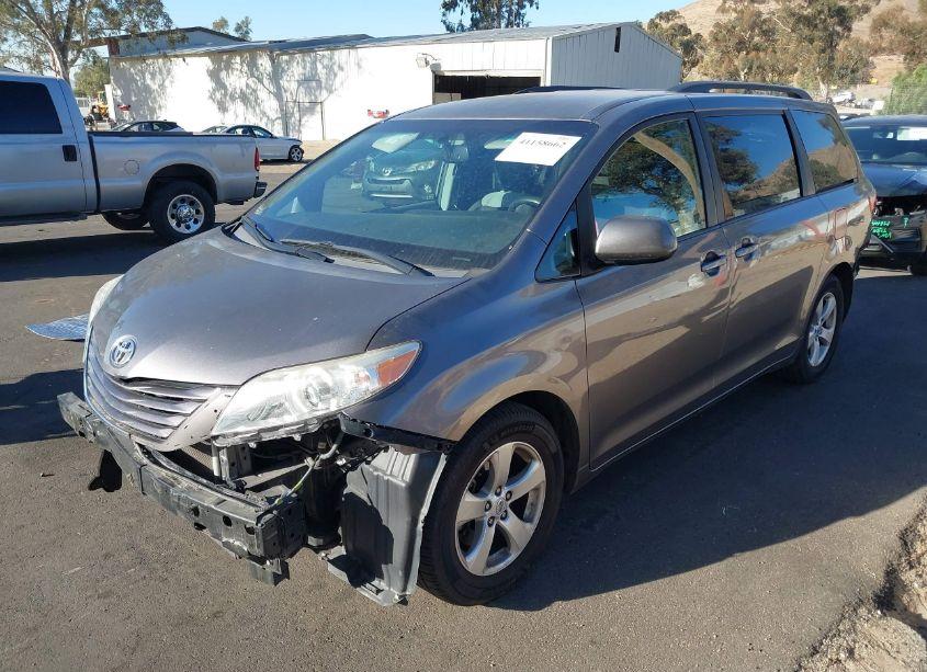 Photo 2 of 2017 Toyota Sienna LE 8 PASSENGER (VIN 5TDKZ3DCXHS769358)